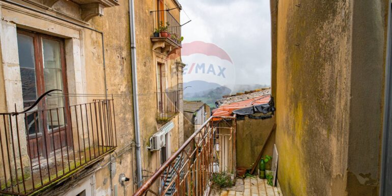 20251121155408-1002695-18