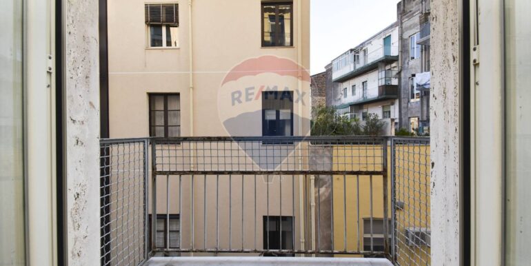 20251121192345-1002781-9