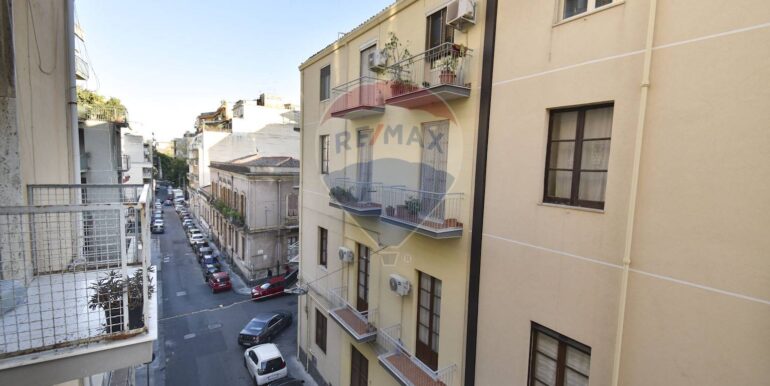 20251121192347-1002781-10