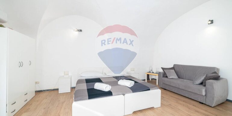 20251122203643-1002095-13