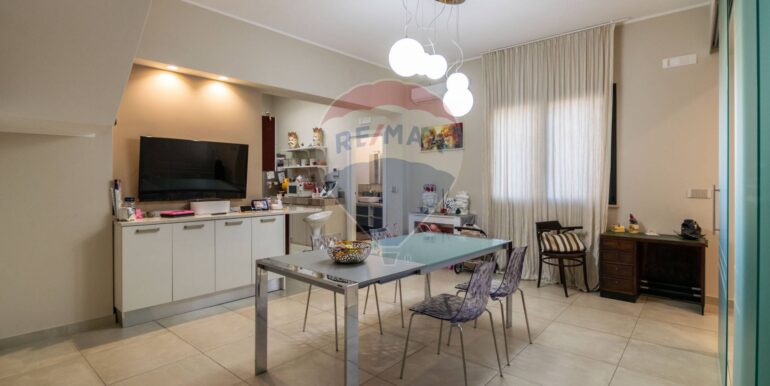 20251124110316-1000963-8