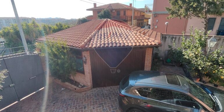 20251126220450-1003994-2