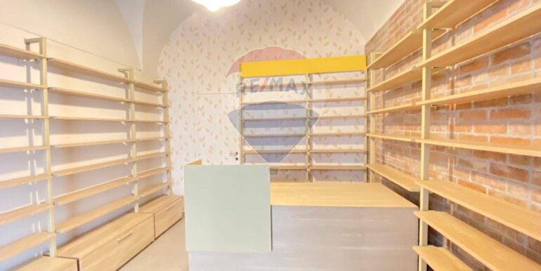 f0201789001742832099