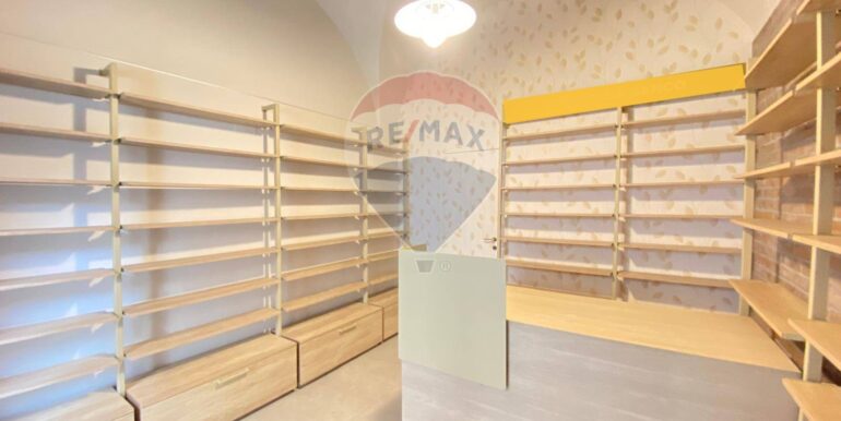 f0558521001742831856