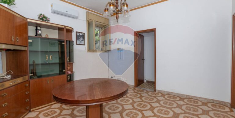 2025012284422-921276-4