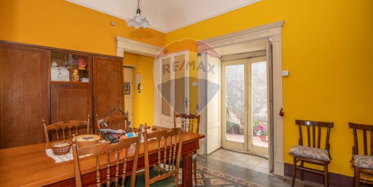 2025020883701-928100-6