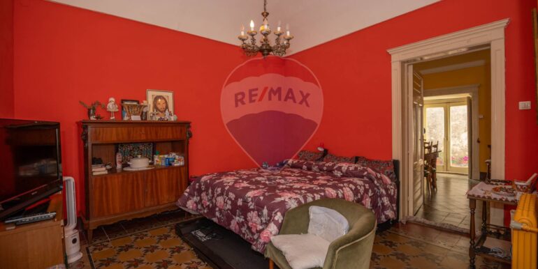 2025020883714-928100-11