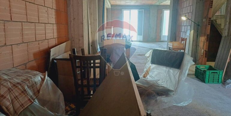 20250408184126-942406-17