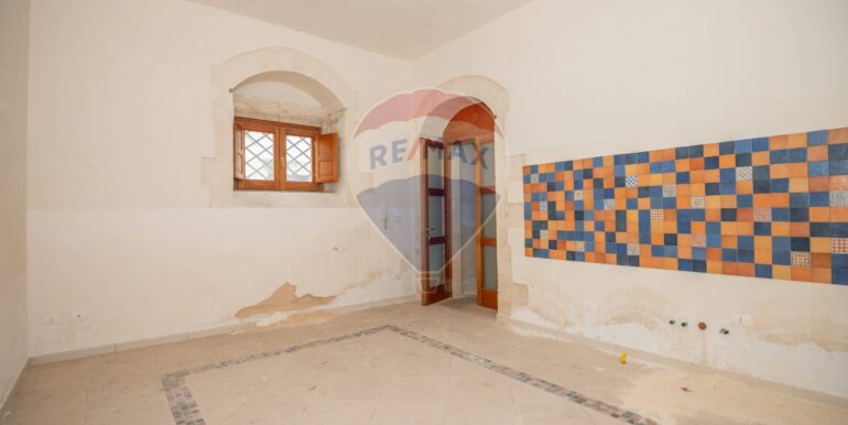 2025043092849-933686-3