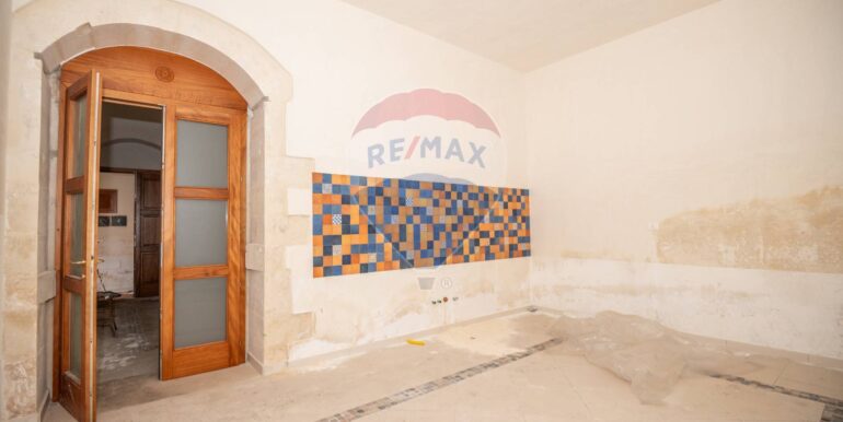 2025043092852-933686-5