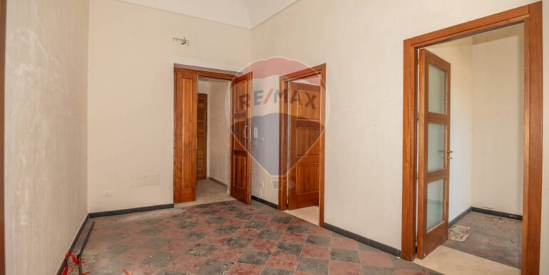 2025043092854-933686-6