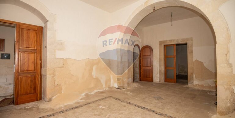 2025043092856-933686-7