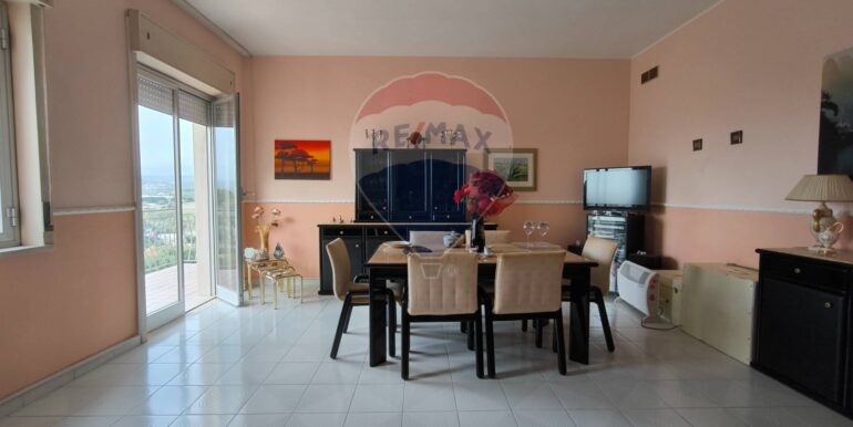 2025080494954-973206-12