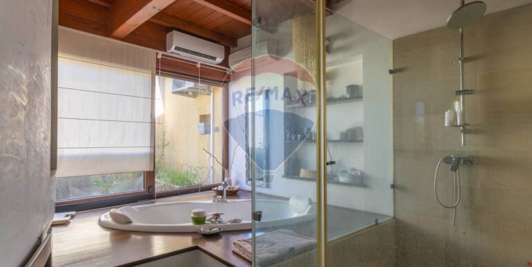 20250818122157-974931-19