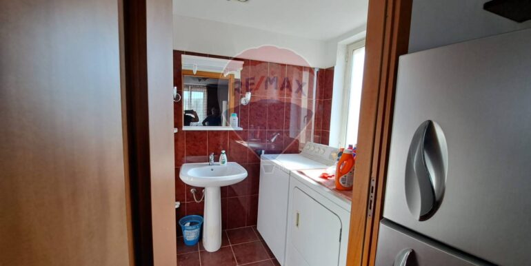 20250820181657-975079-11