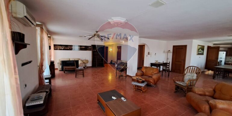 20250820181700-975079-12