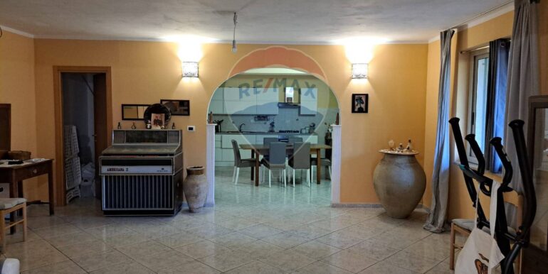 20250820181749-975079-23