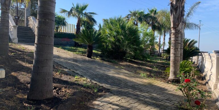 20250821185135-975320-13