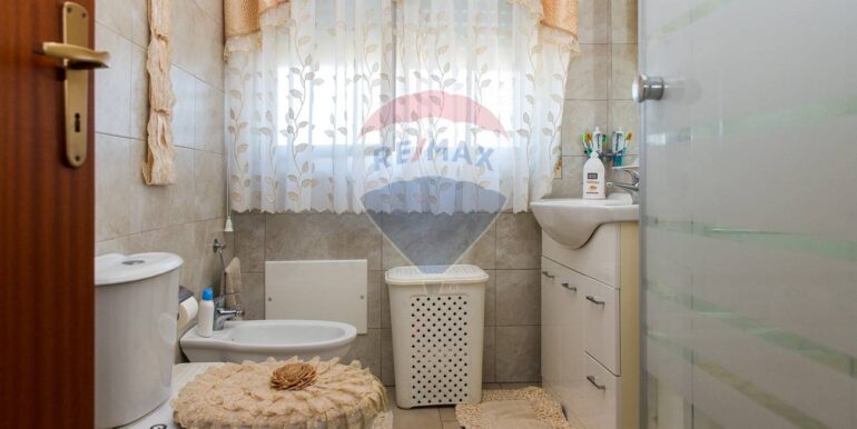 20250825184340-975684-33