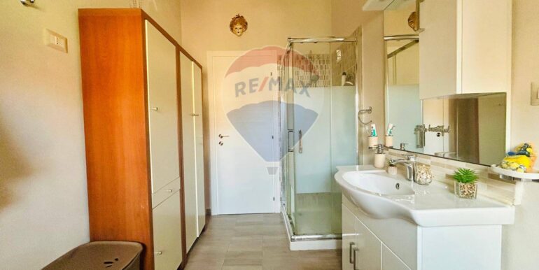 20250825185211-975653-18