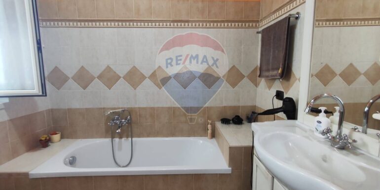 20250828174421-976115-15