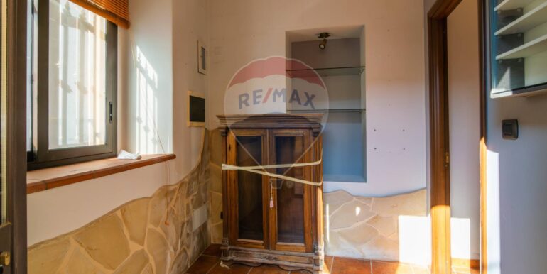 20250828190143-975709-6