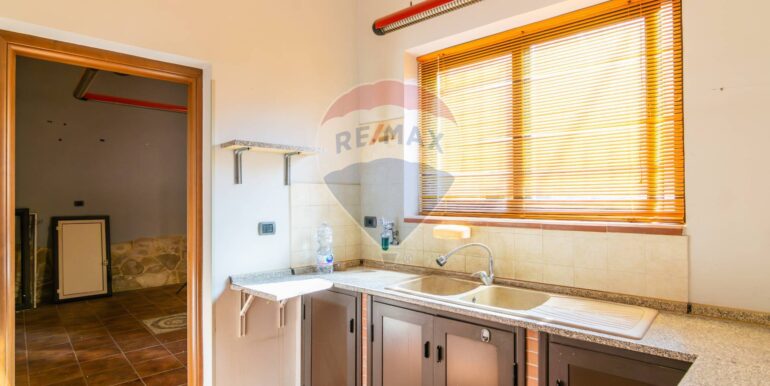 20250828190155-975709-10