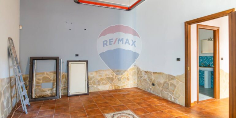 20250828190158-975709-11