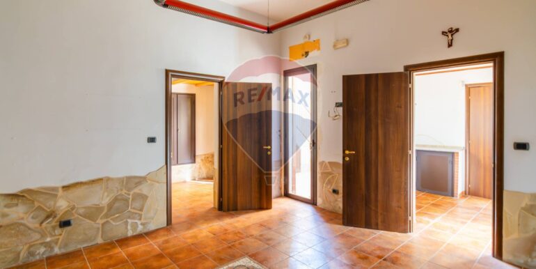 20250828190200-975709-12