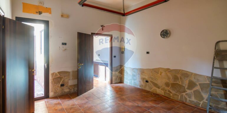 20250828190203-975709-13