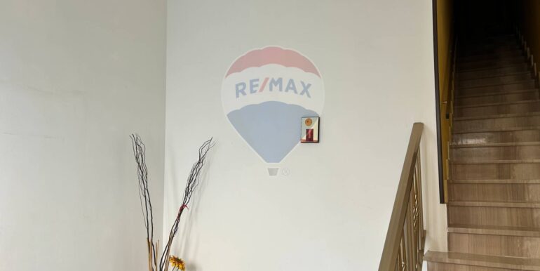 20250829183704-976633-4