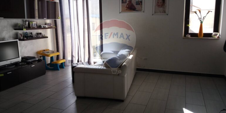 20250829183706-976633-12