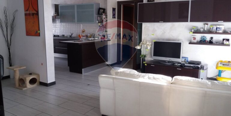 20250829183706-976633-13