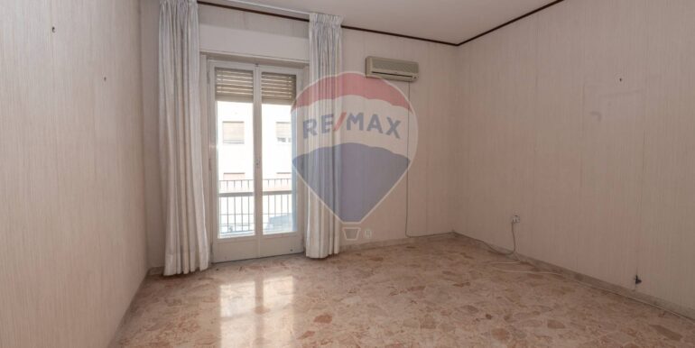 2025090994303-977945-12