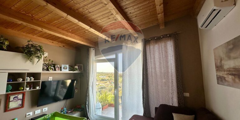 2025090995348-979976-3