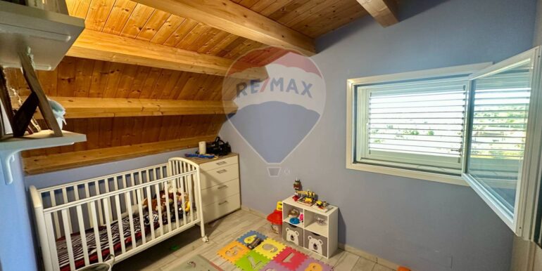 2025090995400-979976-7