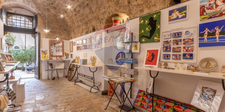 2025091885649-980048-11