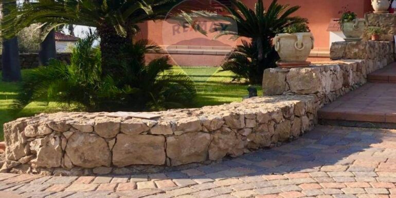 2025092062215-986014-6