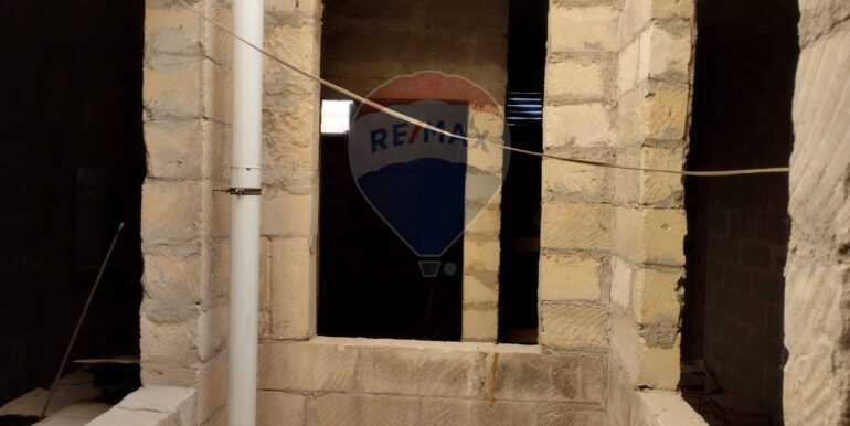 20250929214318-983603-8