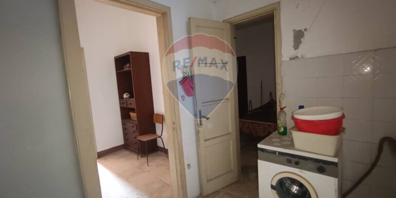 2025093010905-989406-9