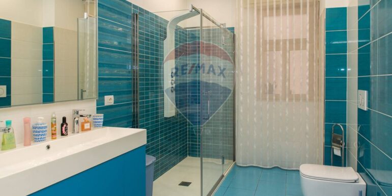 20250930224029-990795-17