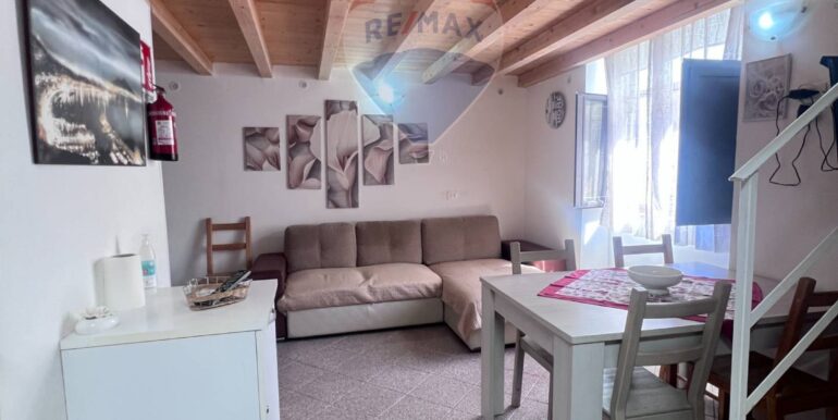 20251001160139-990932-7