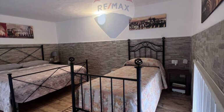 20251001160157-990932-12