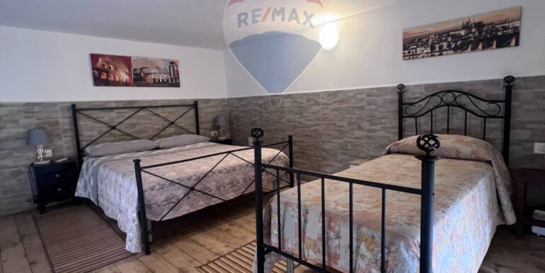 20251001160200-990932-13