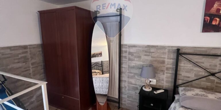 20251001160209-990932-16