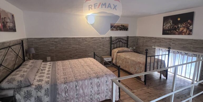 20251001160212-990932-17