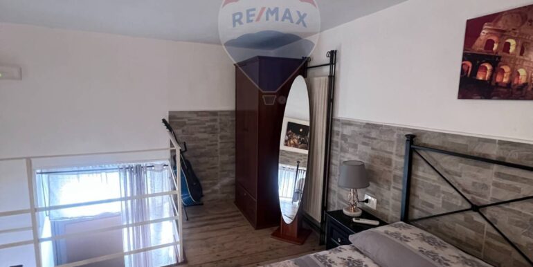 20251001160215-990932-18