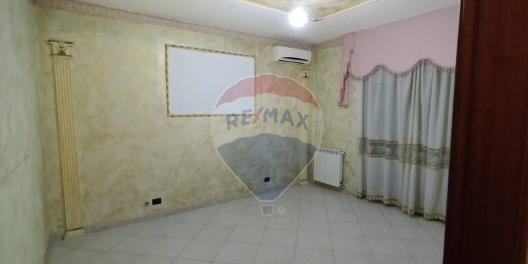 20251001225753-991058-19