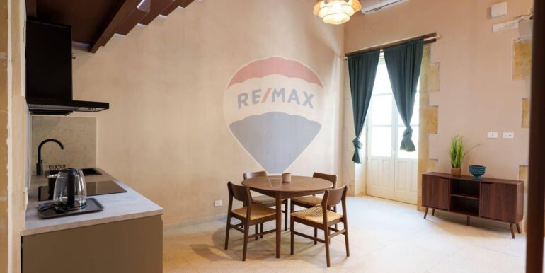 2025100194956-976917-34