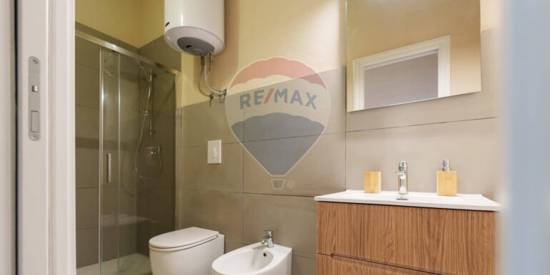 2025100195002-976917-37